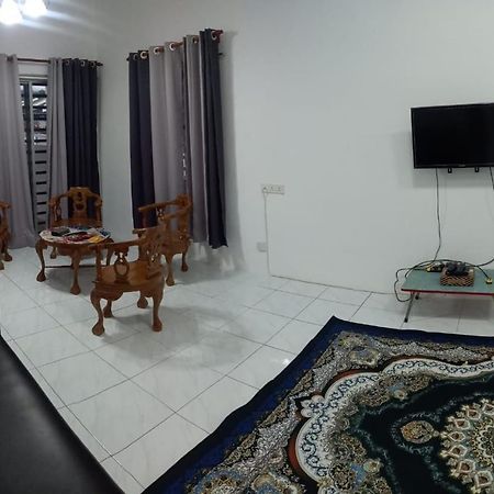 Homestay D'Mama Ifor Muslimi Танджунг Малим Екстериор снимка