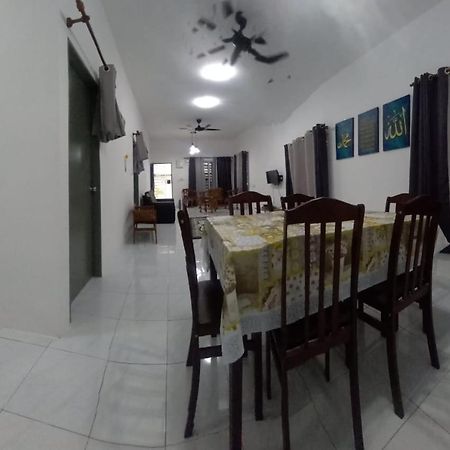 Homestay D'Mama Ifor Muslimi Танджунг Малим Екстериор снимка