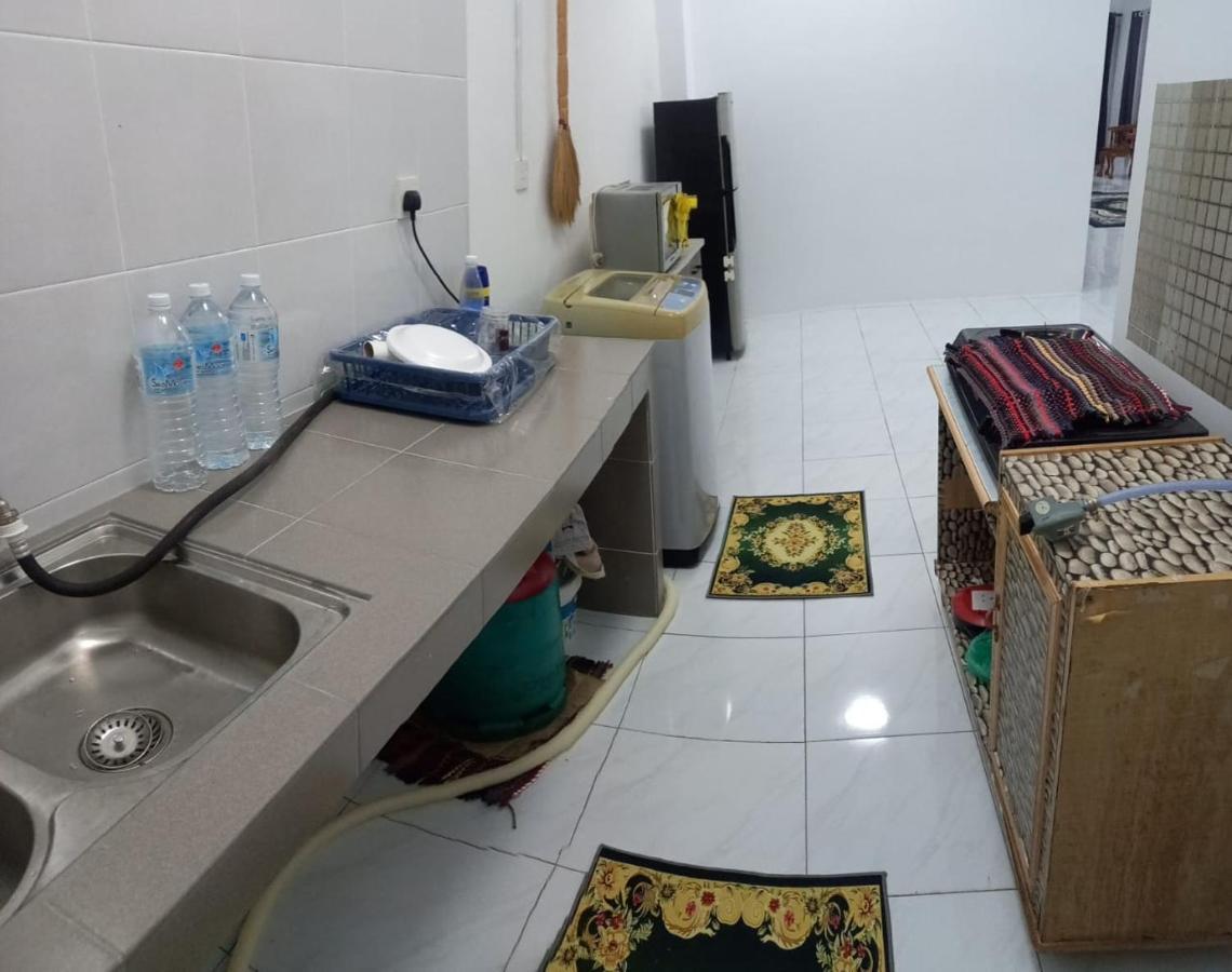 Homestay D'Mama Ifor Muslimi Танджунг Малим Екстериор снимка