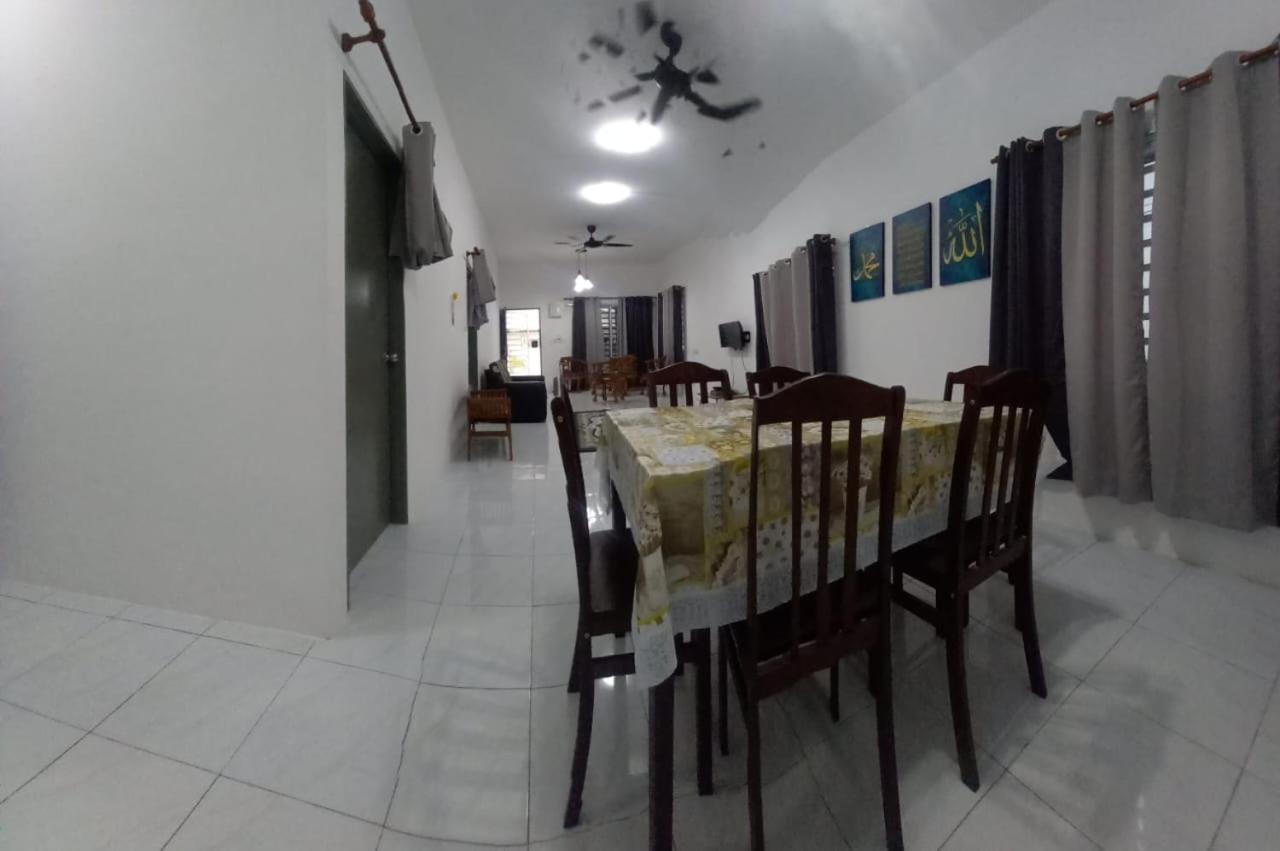 Homestay D'Mama Ifor Muslimi Танджунг Малим Екстериор снимка