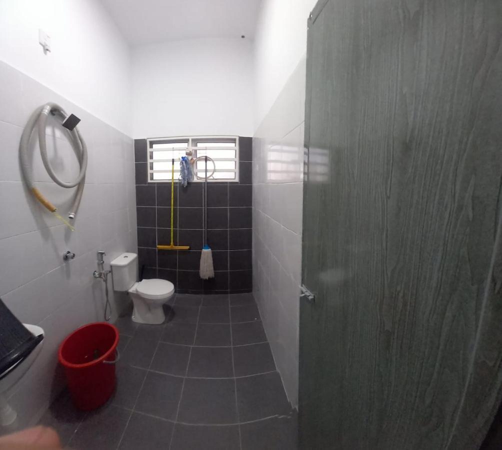 Homestay D'Mama Ifor Muslimi Танджунг Малим Екстериор снимка