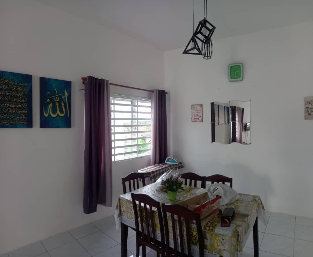 Homestay D'Mama Ifor Muslimi Танджунг Малим Екстериор снимка